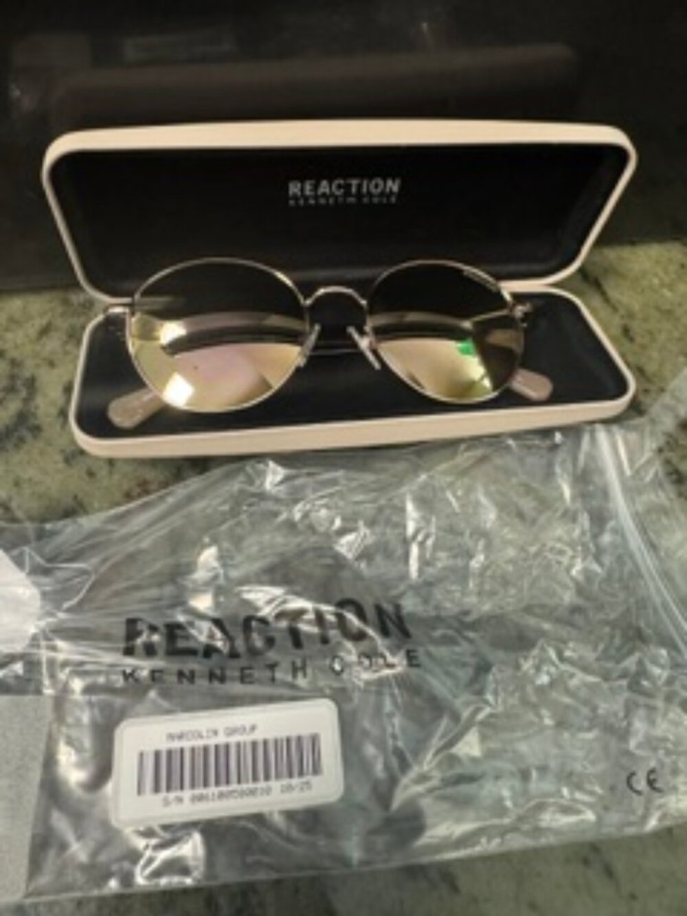 Kenneth Cole Reaction KC2839-28Z Sunglasses 52 18 140 - Authentic New w/Case